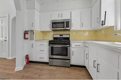 31 Blakely Pl #2, Garfield, NJ 07026 - Photo 9