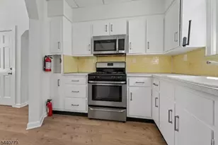 31 Blakely Pl, Garfield, NJ 07026 - Photo 9