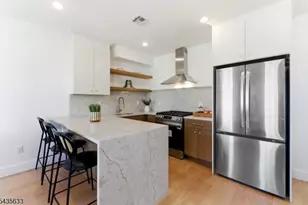 113 5 Oak St, Jersey City, NJ 07304 - Photo 1