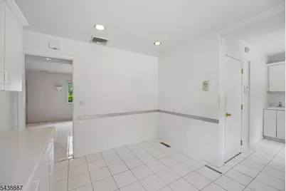 18 Arlington Dr, Livingston, NJ 07039 - Photo 13