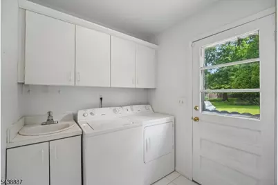 18 Arlington Dr, Livingston, NJ 07039 - Photo 15