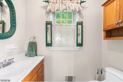 1 Oak Grove Rd, Raritan Township, NJ 08822 - Photo 15