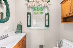 1 Oak Grove Rd, Raritan Township, NJ 08822 - Photo 15