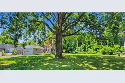 347 Somerset St, Long Hill Township, NJ 07980 - Photo 3