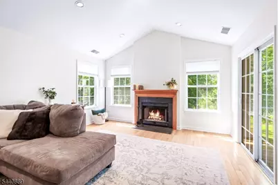 343 Bowler Ct, Piscataway Township, NJ 08854 - Photo 5
