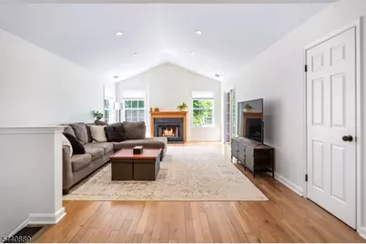 343 Bowler Ct, Piscataway Township, NJ 08854 - Photo 3