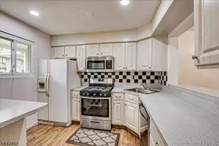 12 Tulip Ct, Edison, NJ 08820 - Photo 7