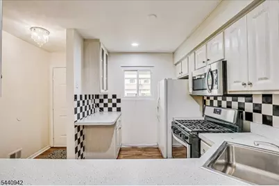 12 Tulip Ct, Edison, NJ 08820 - Photo 11