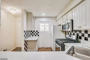 12 Tulip Ct, Edison, NJ 08820 - Photo 11