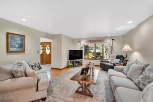 10 Loriann Rd, Warren Township, NJ 07059 - Photo 5