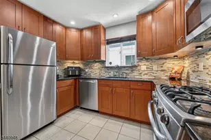 301 Saddle Ct, Raritan Township, NJ 08822 - Photo 5