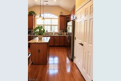 14 Fehervari Ct, Franklin Township, NJ 08873 - Photo 9