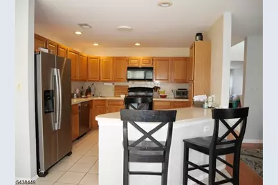 62 Knoll Ct, Long Hill Township, NJ 07946 - Photo 3