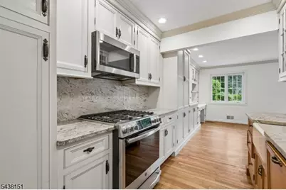 46 Pembroke Dr, Mendham, NJ 07945 - Photo 9