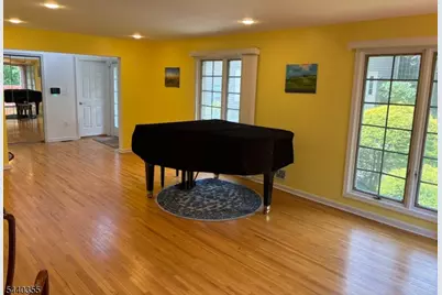 126 Mary Alice Ct, Union Township, NJ 07083 - Photo 9