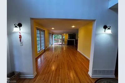 126 Mary Alice Ct, Union Township, NJ 07083 - Photo 9