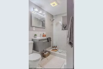 21 Mitchell Pl, Newark, NJ 07114 - Photo 7