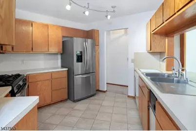 20 Sand Hill Rd, Raritan Township, NJ 08822 - Photo 11