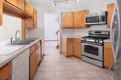 20 Sand Hill Rd, Raritan Township, NJ 08822 - Photo 9