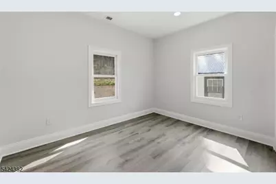 31 Saint Moritz Pl, Wayne, NJ 07470 - Photo 11