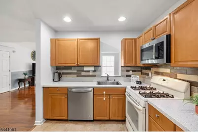 123 Chariot Ct, Piscataway Township, NJ 08854 - Photo 9