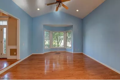 16 Commanders Ct, Totowa, NJ 07512 - Photo 5