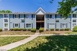 18 Steeplechase Ct, Franklin Township, NJ 08873 - Photo 5