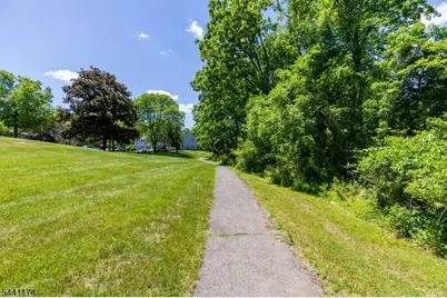 18 Steeplechase Ct, Franklin Township, NJ 08873 - Photo 9