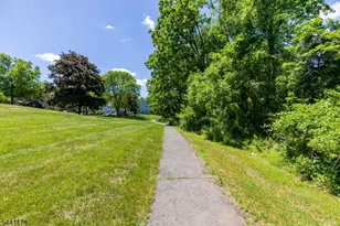 18 Steeplechase Ct, Franklin Township, NJ 08873 - Photo 9