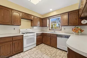 1177 Aaron Rd, North Brunswick Township, NJ 08902 - Photo 19