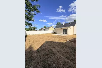 109 W Arthur Pl, Woodbridge Township, NJ 08830 - Photo 5