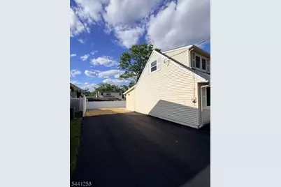 109 W Arthur Pl, Woodbridge Township, NJ 08830 - Photo 3