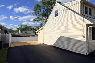 109 W Arthur Pl, Woodbridge Township, NJ 08830 - Photo 3