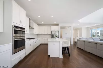 21 Astoria Pl, East Hanover Township, NJ 07936 - Photo 25