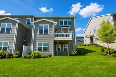 21 Astoria Pl, East Hanover Township, NJ 07936 - Photo 5
