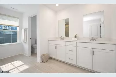 21 Astoria Pl, East Hanover Township, NJ 07936 - Photo 13
