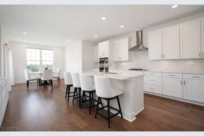 21 Astoria Pl, East Hanover Township, NJ 07936 - Photo 27