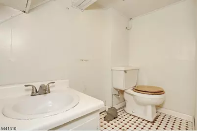 49 S Franklin Ave, Bergenfield, NJ 07621 - Photo 31