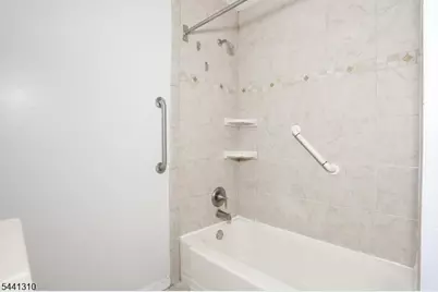 49 S Franklin Ave, Bergenfield, NJ 07621 - Photo 25
