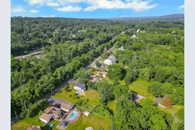 32 Bellows Ln, Montville Township, NJ 07082 - Photo 47