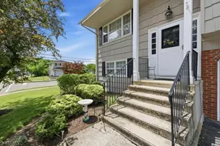 71 Clover Hill Dr, Mount Olive, NJ 07836 - Photo 3