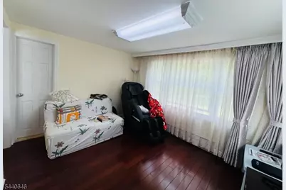 44 Greenwood Dr, Millburn, NJ 07041 - Photo 9