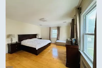 44 Greenwood Dr, Millburn, NJ 07041 - Photo 11
