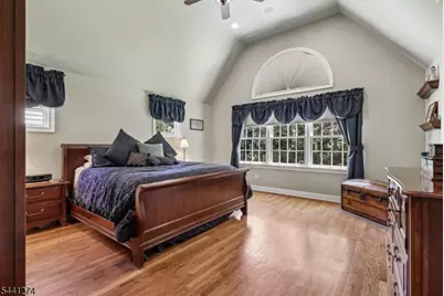 4 Holmehill Ln, Roseland, NJ 07068 - Photo 23