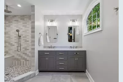 4 Holmehill Ln, Roseland, NJ 07068 - Photo 25
