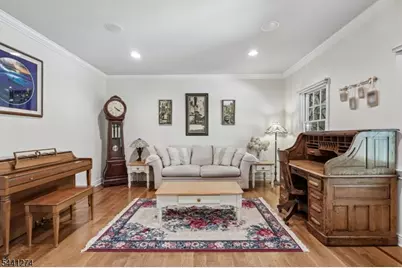 4 Holmehill Ln, Roseland, NJ 07068 - Photo 11