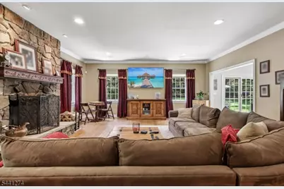 4 Holmehill Ln, Roseland, NJ 07068 - Photo 15