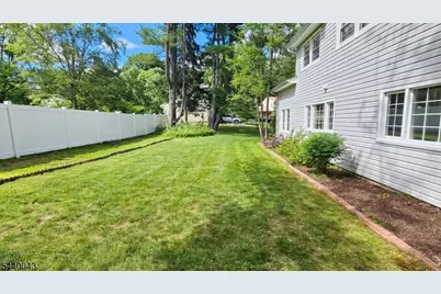 2 Vermont Ct, Parsippany, NJ 07034 - Photo 17