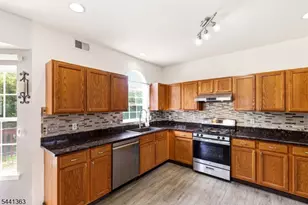 917 Timberline Dr, Jefferson Township, NJ 07849 - Photo 15