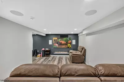 42 Donnalin Pl, Clifton, NJ 07013 - Photo 23